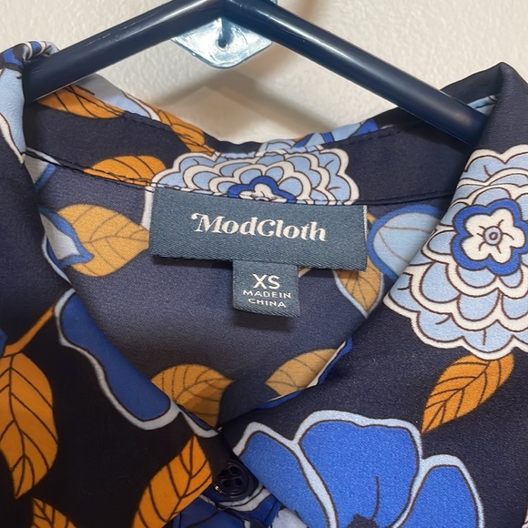*sold* MODCLOTH RETRO STYLE FLOWER BUTTON DOWN COLLARED BLOUSE - Picture 3 of 6
